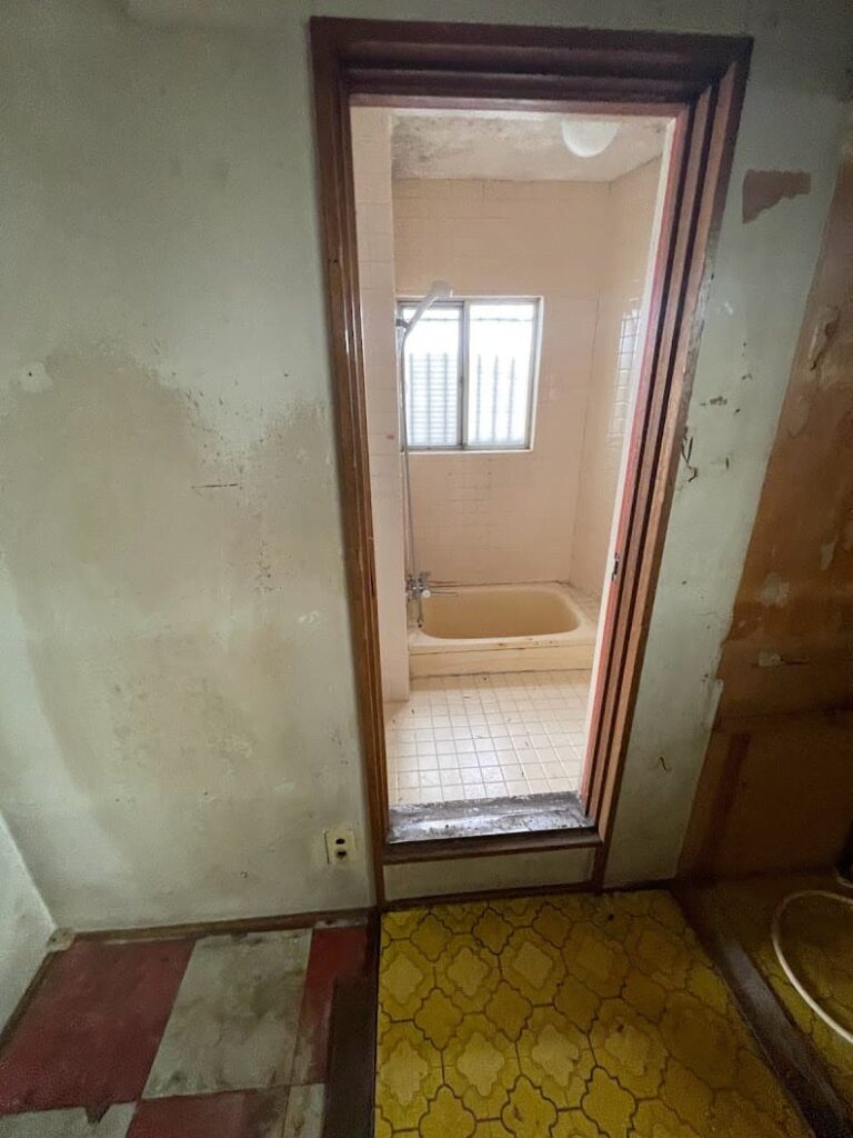 古い浴室