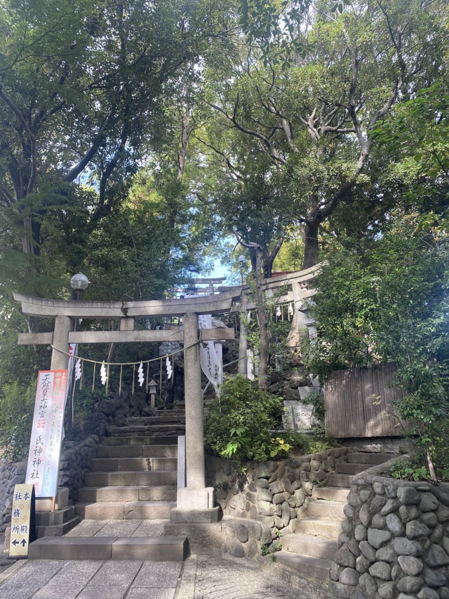 拝殿へ上がる階段