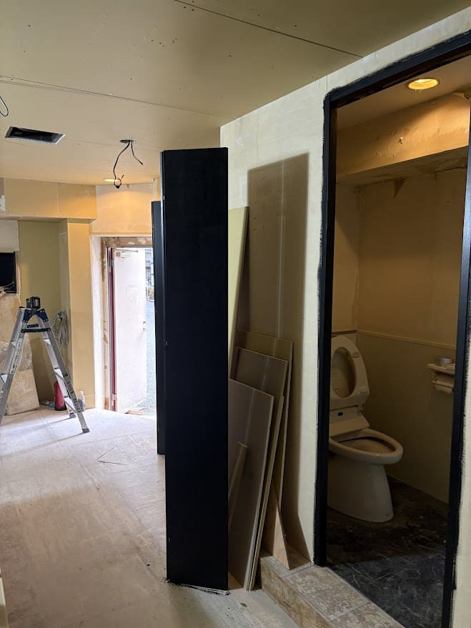 施工前店内とお手洗い