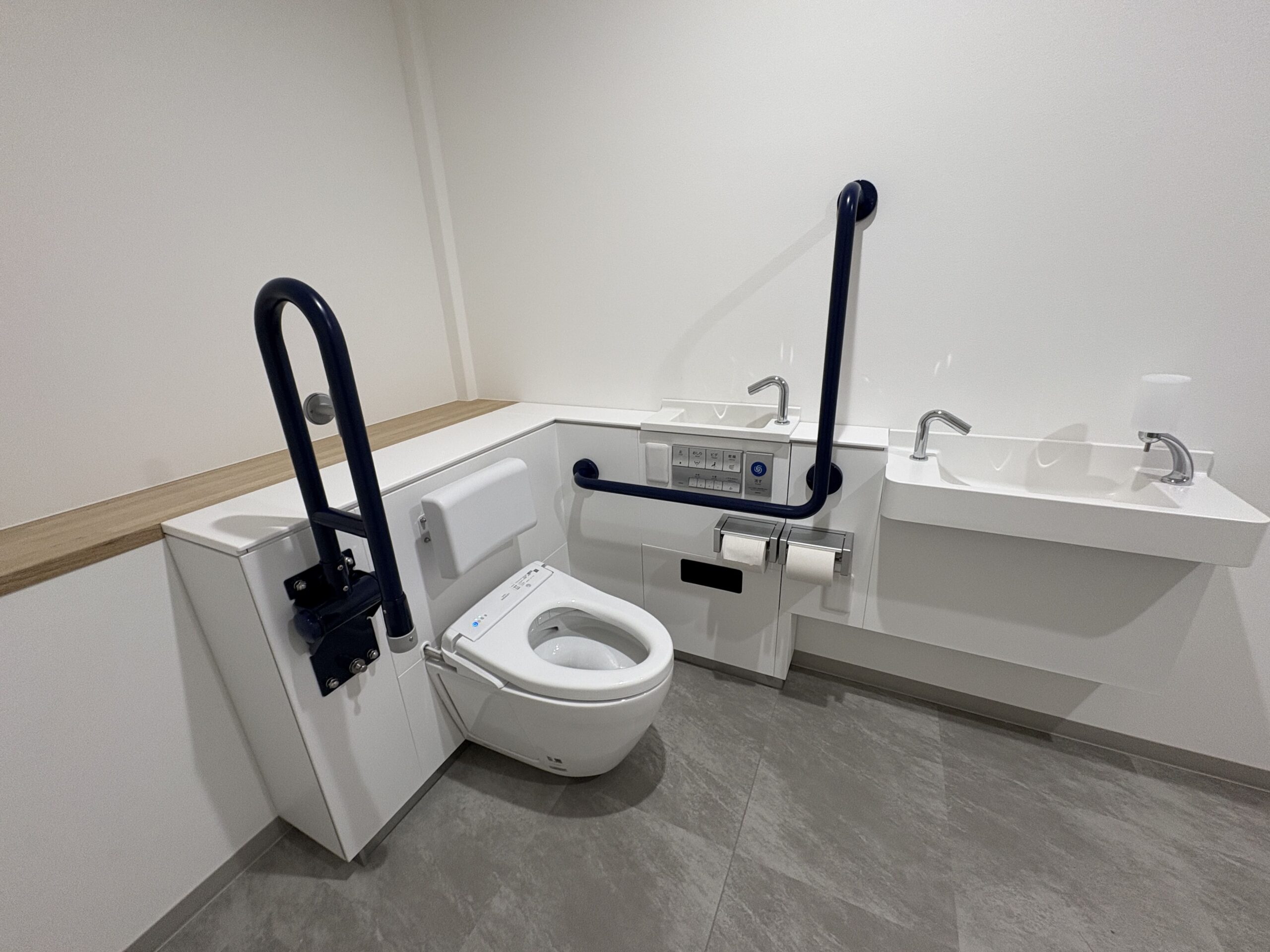 ユニバーサルデザイントイレ