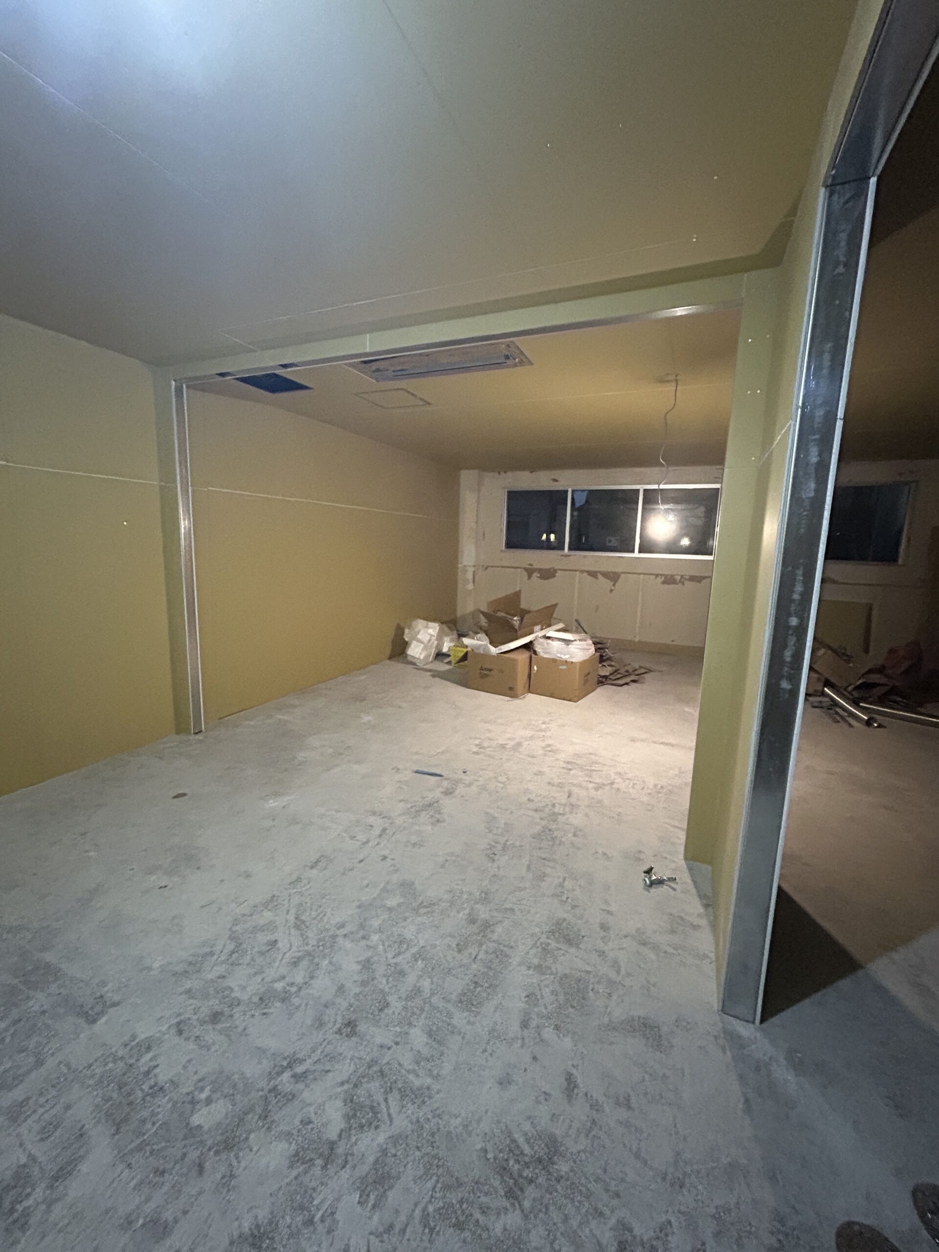 プラスターボード貼り付け